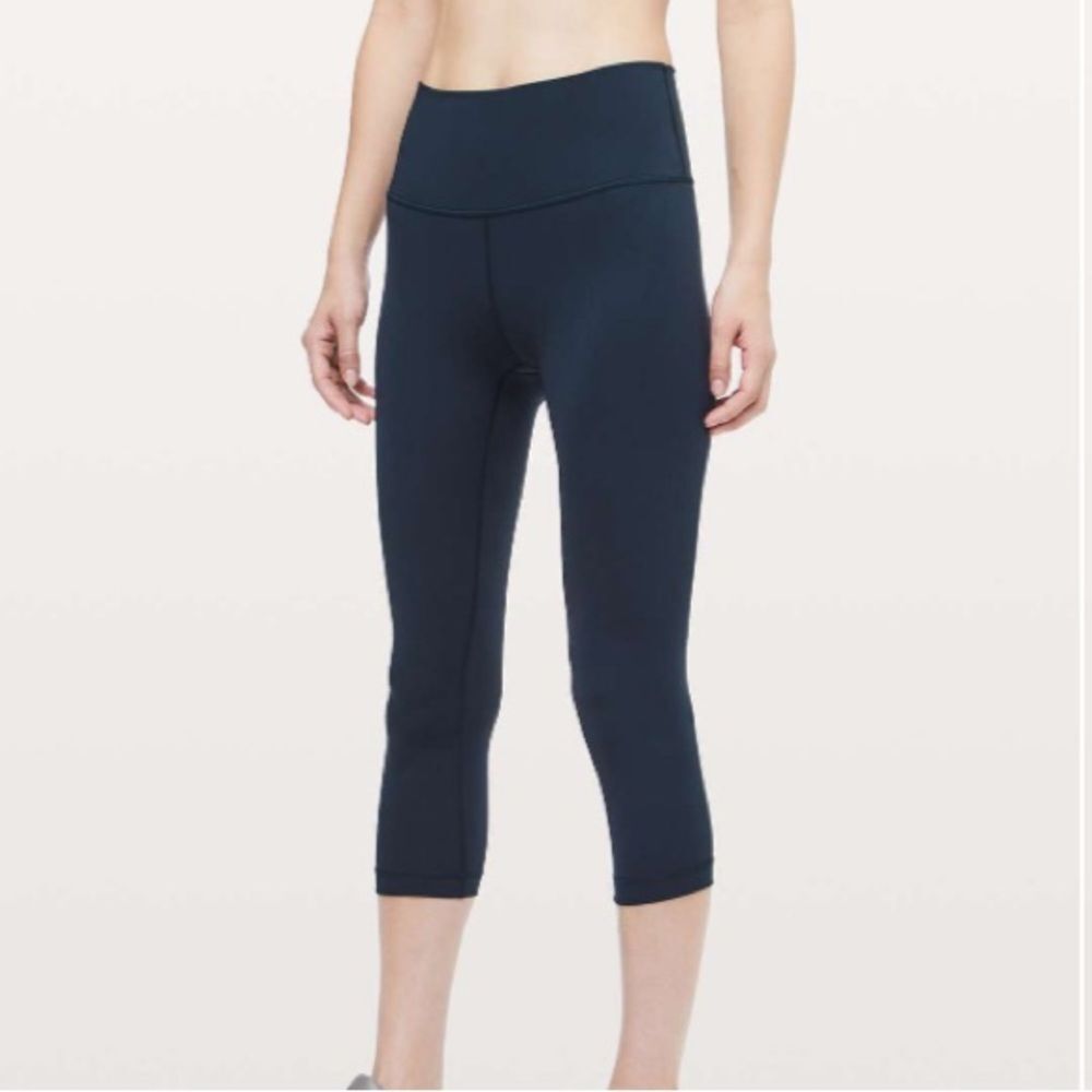 LIKE NEW Lululemon Wunder Under Crop (Hi-Rise) *Full-On Luxtreme 21"
